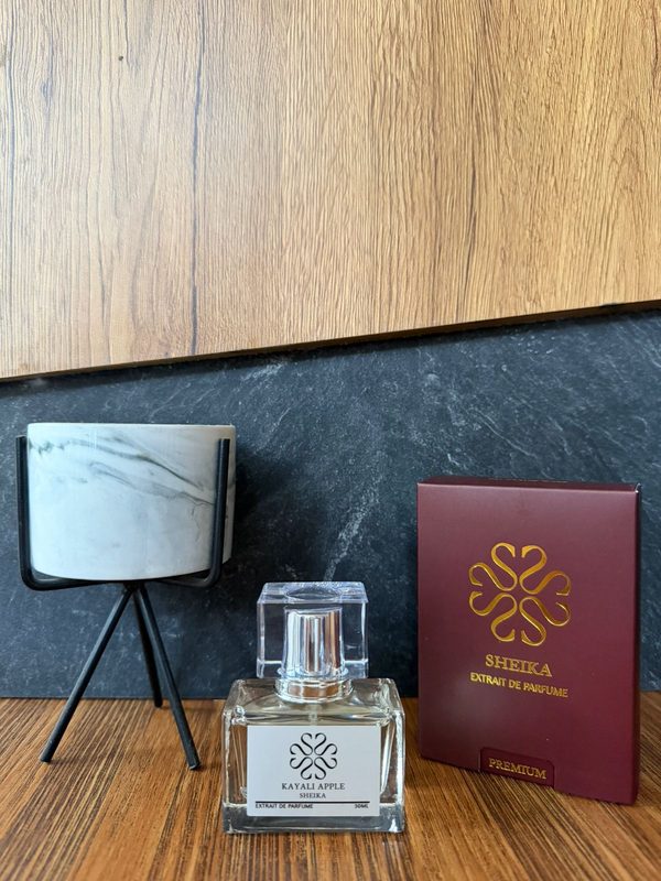 Botol parfum Kayali Apple