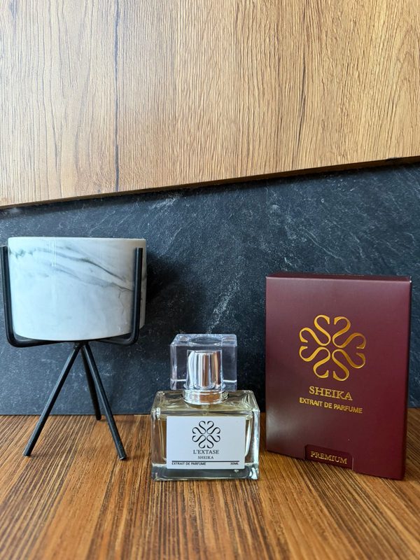 Botol parfum L'extase